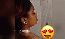 A jamaikai Skorpió Királynő rosszul viselkedik a zuhany alatt