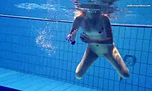 Русская подросток Елена Проковас с натуральными сиськами и идеальным телом в бассейне