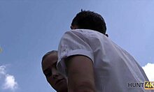 Față de păpușă futută își primește pizda linsă și futută într-un videoclip POV ceh