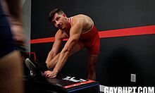 Luchadores musculosos se involucran en sexo gay hardcore
