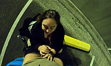Katjas venkovní kouření zachyceno na kameru a polyká sperma
