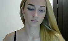 Model webcam amatir astarta69 melakukan hubungan seks dengan dirinya sendiri dalam video pribadi di supcams.com
