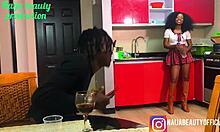 Sexo sensual na cozinha com a bela Naija e o amigo do irmão dela