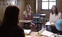 Trojice se sexy zrzkavou učitelkou a její studentkou