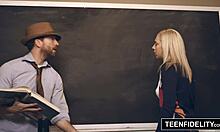 O comportamento travesso de Tiffany Watson foi filmado em um vídeo hardcore