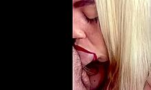 Vidéo d'une superbe blonde faisant une pipe appétissante - prenez rendez-vous maintenant
